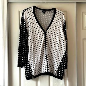 Nice Options Woman Black and White Button Up V-Neck Cardigan